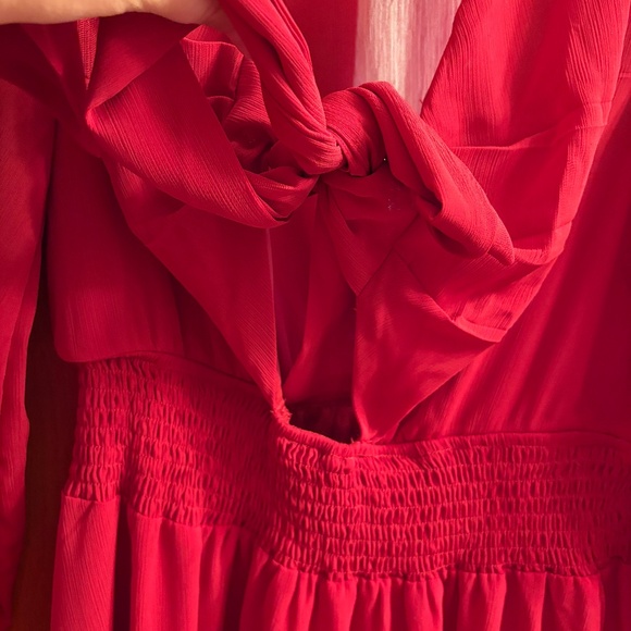 Red long sleeve front tie dress . - Picture 3 of 5